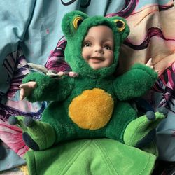 Cuddle Kids Fritz Frog Porcelain 
