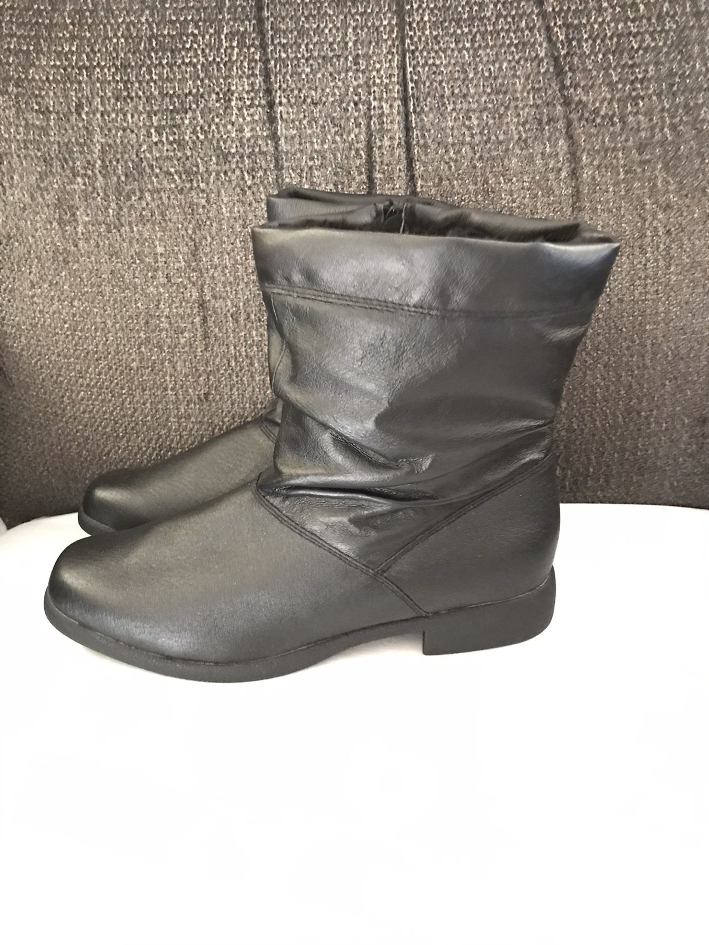 Women’s Boots, Size 8.5 New