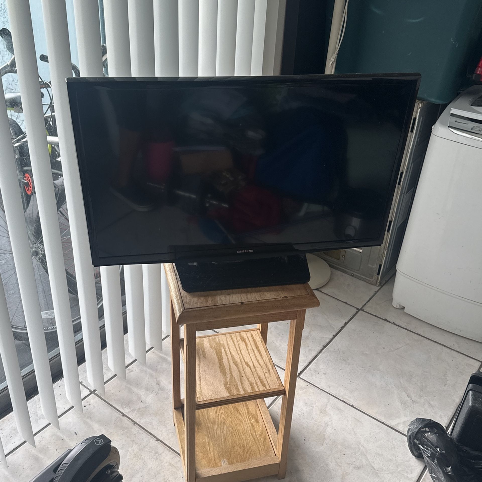 27 Samsung Smart Tvlike New