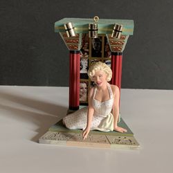 Marilyn Monoe - Merry Christmas To All - plastic figure by Carlton Cards Heirloom holiday ornament Needs new battery