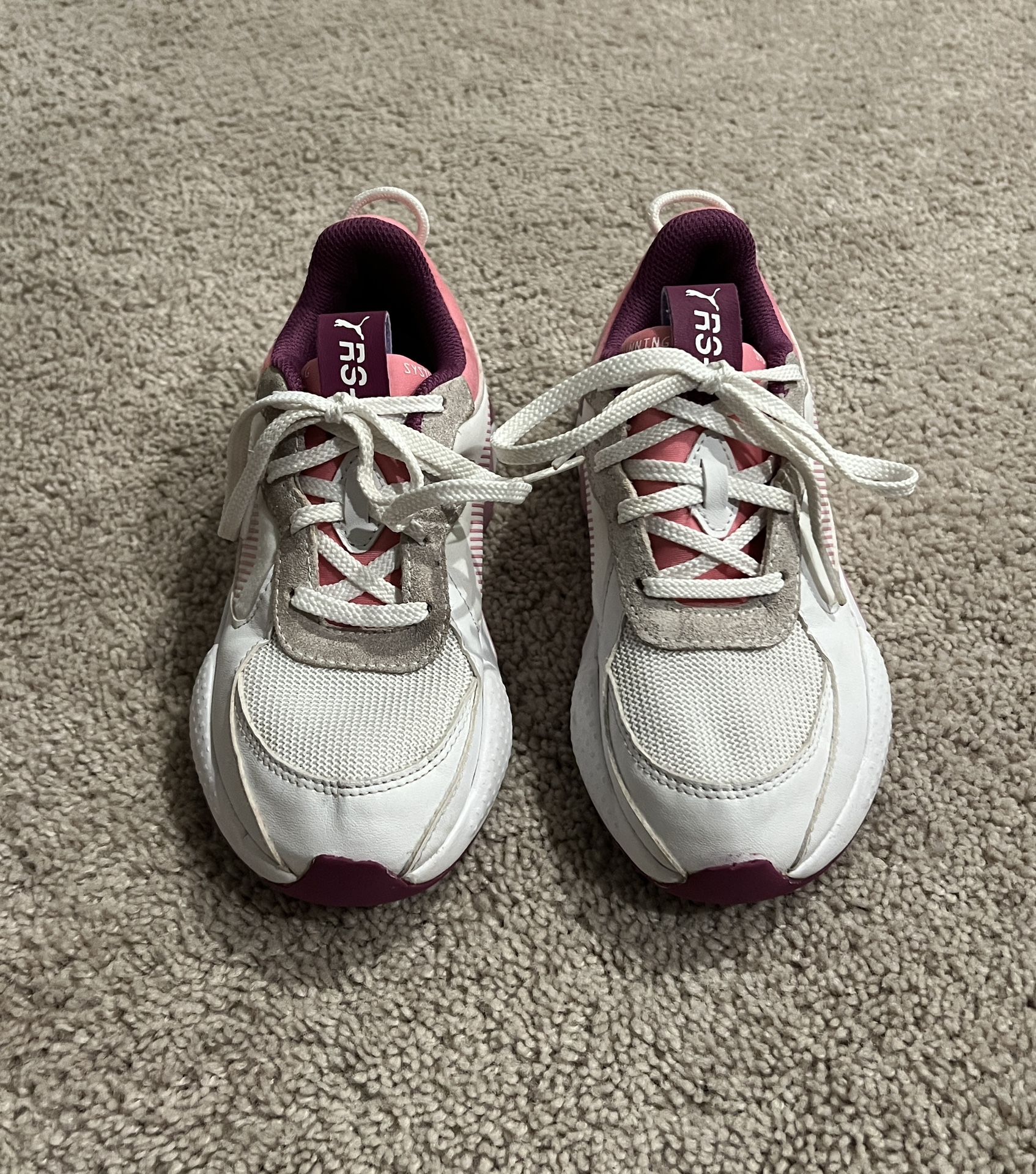 Girl’s Puma sneakers