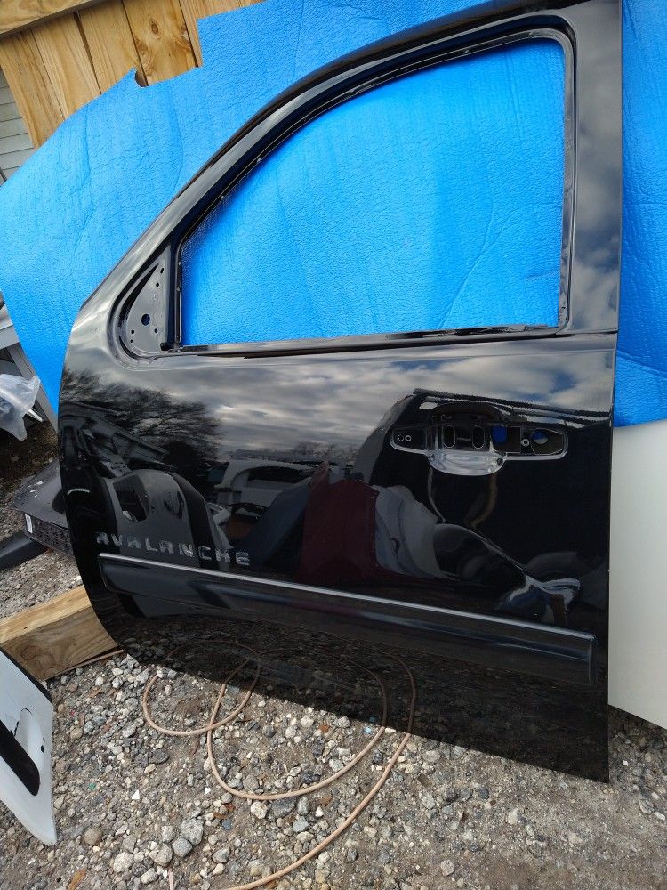 Chevy Avalanche Driver's Door 2007 2014