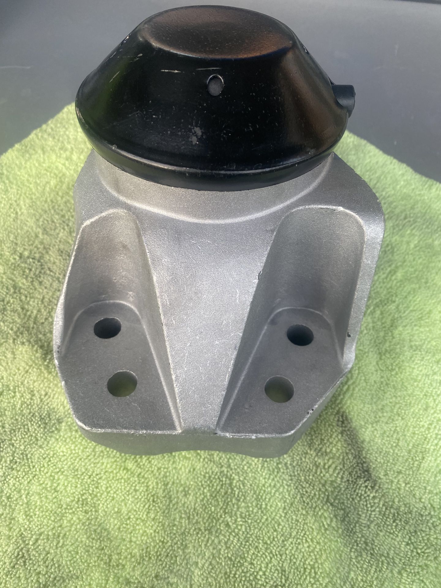 Ford Explorer Passenger Side Engine Mount