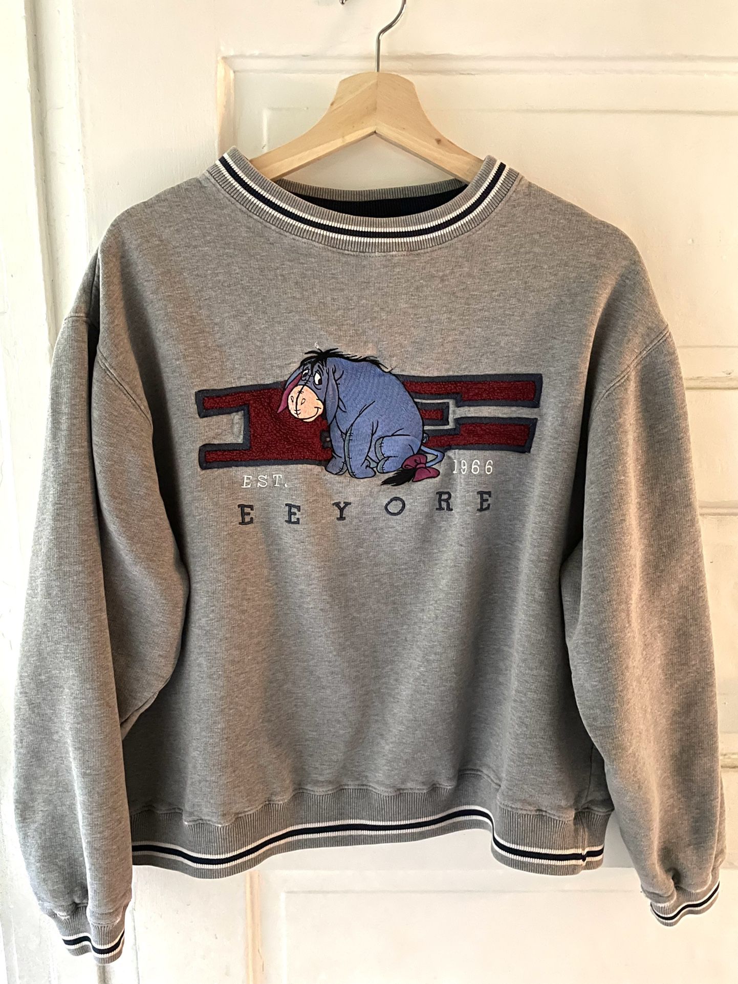 Vintage 00’ Eeyore Grey Embroidered Pullover Sweatshirt