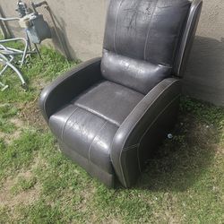 2 free recliners