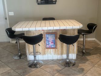 Tiled Tiki Bar w/ 5 bar stools
