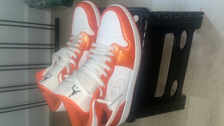 Jordan 1 Mid Metallic Orange size 10.5