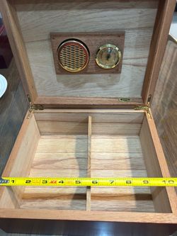 Cigar humidor