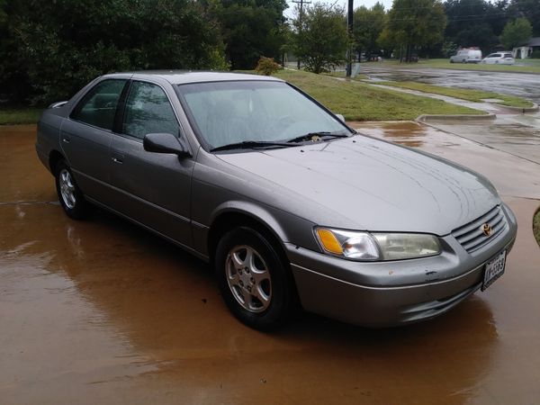 1998 Toyota Camry LE 4 Cylinder Automatic for Sale in Arlington, TX