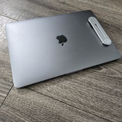 Macbook Pro 2017 13" Display 2.3 GHz DUAL Intel core 