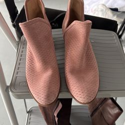 Lucky Soft Pink Boots 9