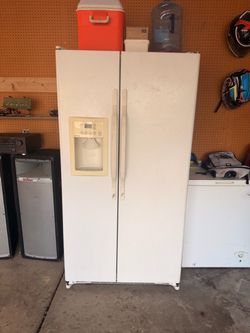 GE Hotpoint side by side refrigerator