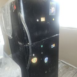 21' Top  Freezer Bottom Refer