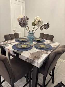 Counter Height Dining Table with 4 Chairs!