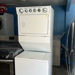 Whirlpool Full Size Stackable Washer And Gas Dryer 