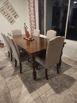 Dinner Room Table With Chairs