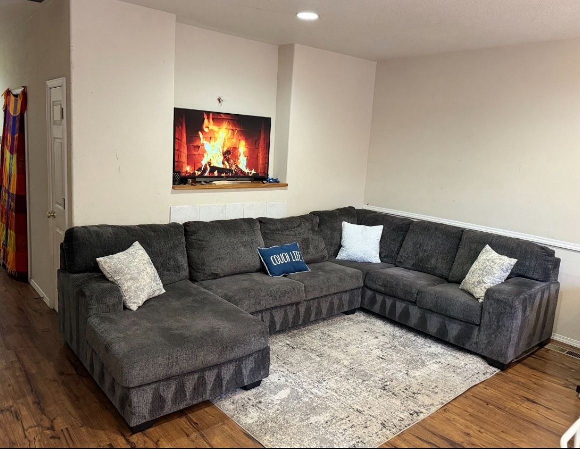 FREE Delivery π 3-Piece Ashley Sectional