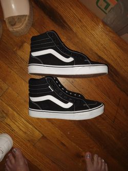 9 1/2 Women's Black and White Vans