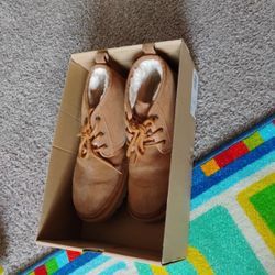 UGG