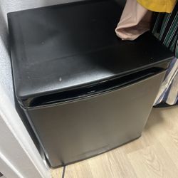 Mini Fridge 