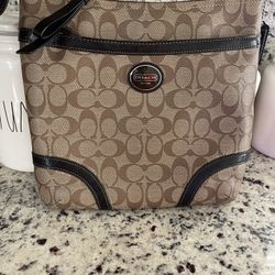 Coach Leather Crossbody Bag/Purse! Great Condition