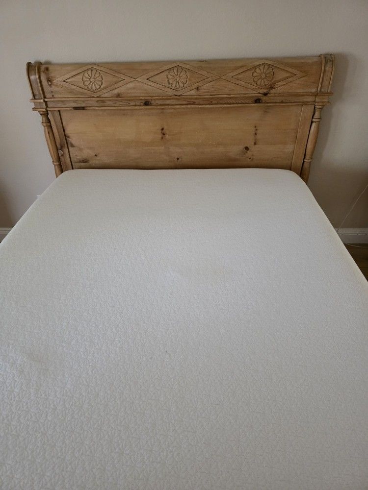 Queen Mattress, SPOTLESS! With Boxspring!