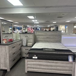 Beautiful Farmhouse Mixed 🪵 Beige/Gray w/ Black Accents 5 PC Queen Bedroom Set