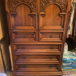 2 Matching Dressers