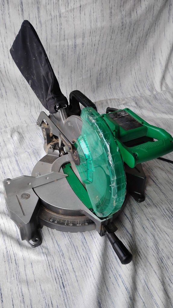 Metabo HPT 10-in 15-Amp Single Bevel Compound Corded Miter Saw
|
Model #C10FCG2M
