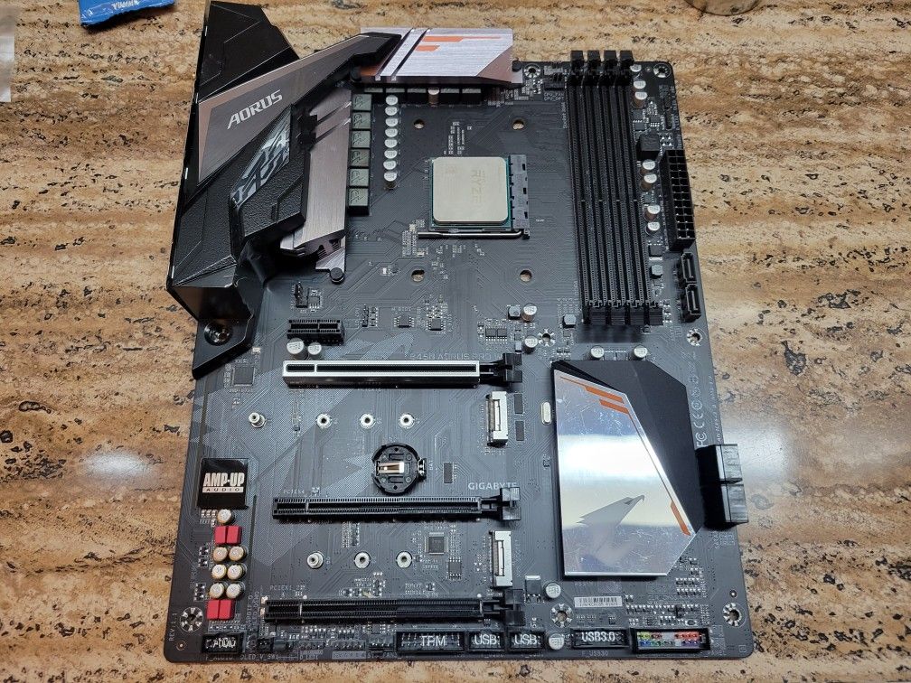 Motherboard + CPU Combo: Gigabyte Aorus B450 Pro-WiFi + Ryzen 3 1200