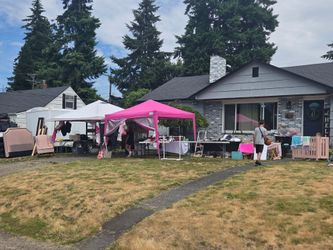 Outdoor thrift store