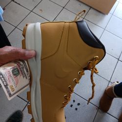 Nike Manoa leather hiking, working boots for men size 9 Men 