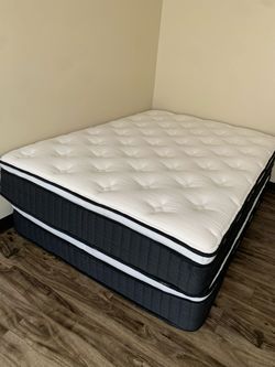 (2) 12 Inch Queen size hybrid mattress