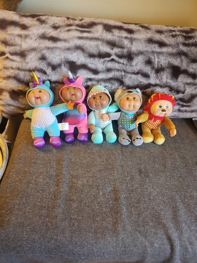 Bundle Of Cabbage Patch Cuties Babys.