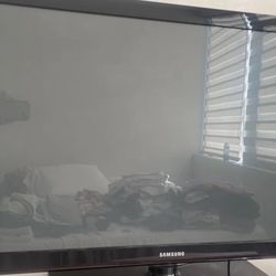 Samsung PN42C450B1D - 42" Class / 720p / 600Hz / Plasma HDTV!