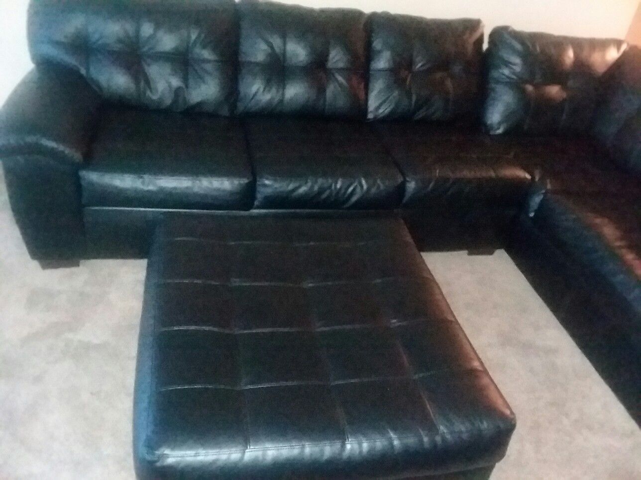 3 pc sectional w ottoman LIKE NEW 3 mo old