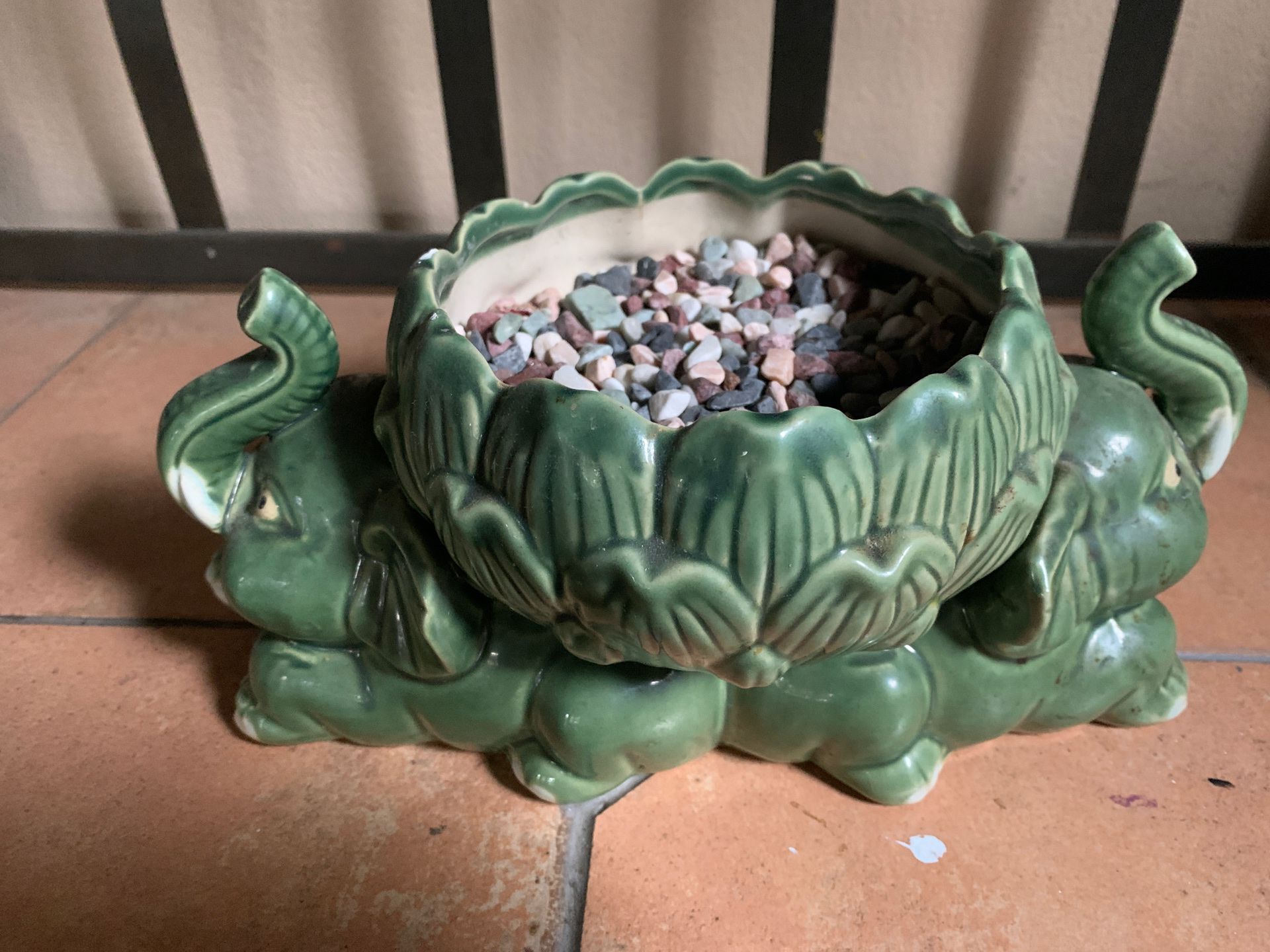 Counter top plant pot