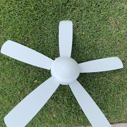 White Ceiling Fan With Lights 52”