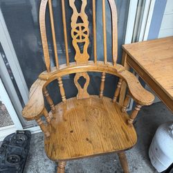 Solid Wood Windsor Chair – Vintage Style, Great Condition