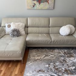 Leather Sofa Some Light Scratching. Leg Needs To Be Screwed On Still Nice