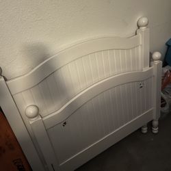 Twin Bed Frame 🛏️ Train 🚂/Toy Table