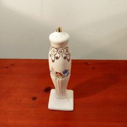 Early 1930s Shaker From China Design