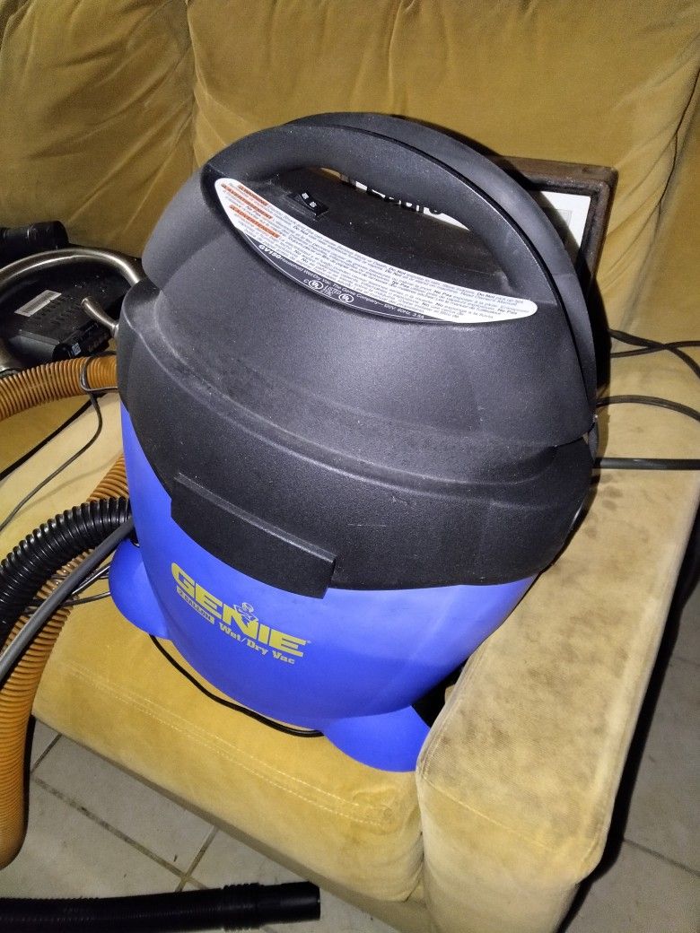 Genie 2 Gallon Wet Dry Vac For Sale In Pine Hills