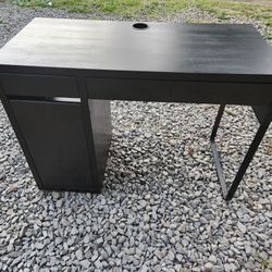 IKEA MICKE
Desk, black-brown, 41 3/8x19 5/8 "