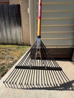 Metal leaf rake