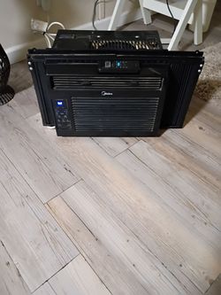 LIKENEW AC with remote
