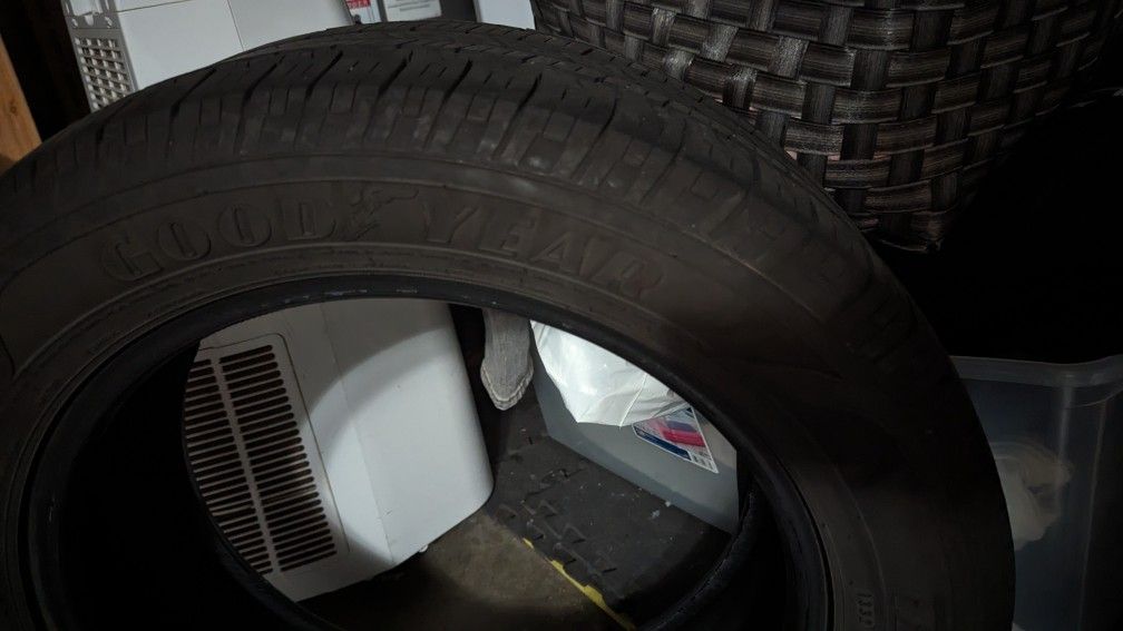 Tire P225/55R17
