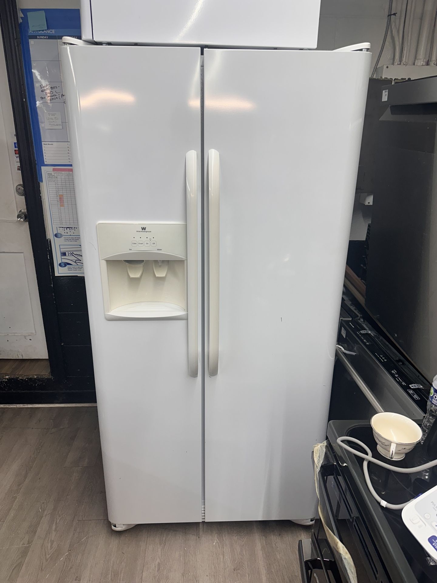 White-Westinghouse (Electrolux) Side By Side Refrigerator 