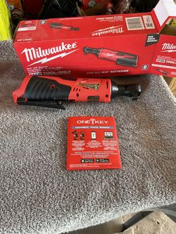 Milwaukee M12 12V Lithium-Ion Cordless 3/8 in. Ratchet (Tool-Only