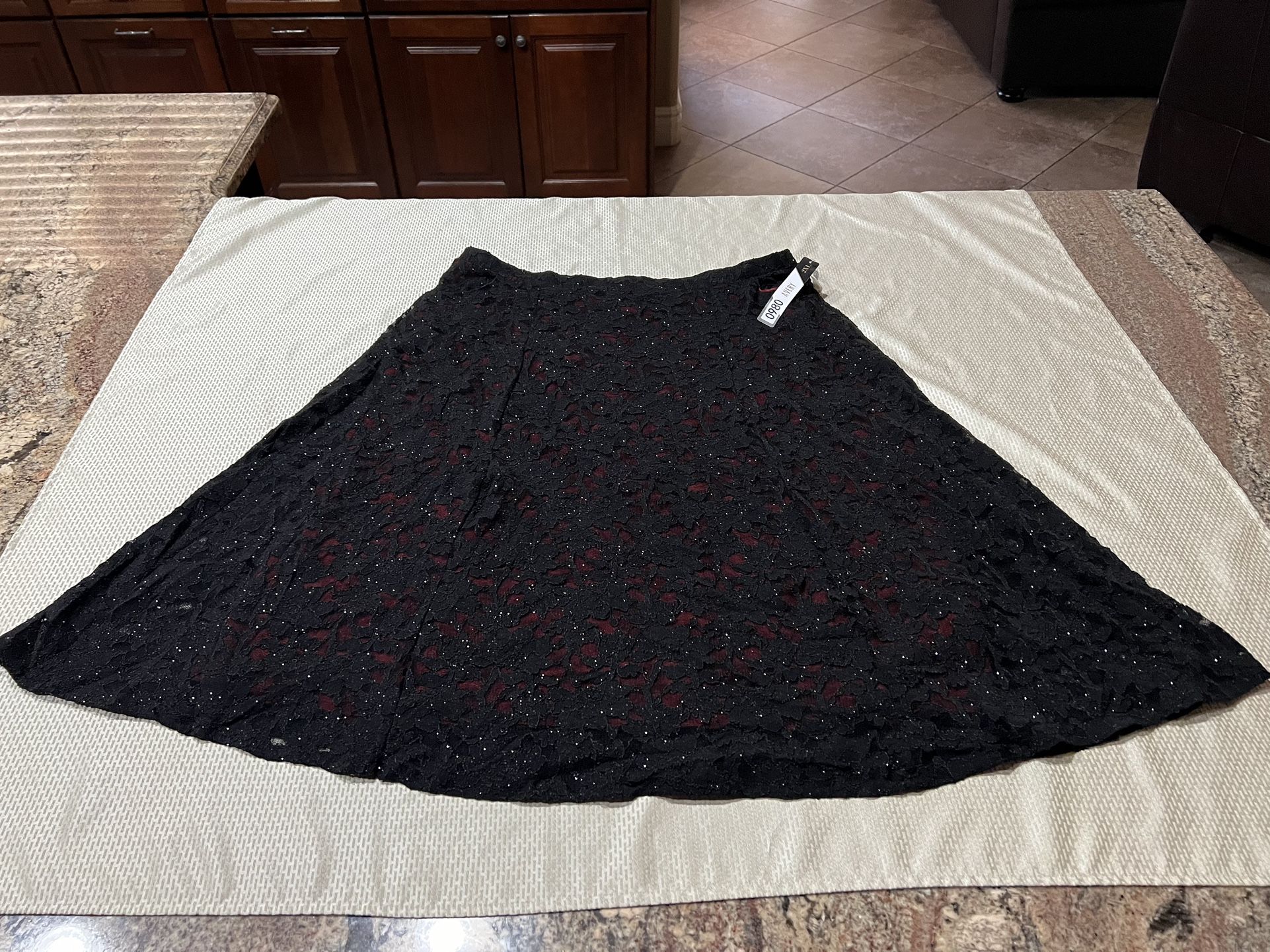 New Lularoe Elegant Avery Women’s Size 2 Xl Black Lace With Red Underskirt Skirt 2 Pockets Holidays Christmas Dressy Formal